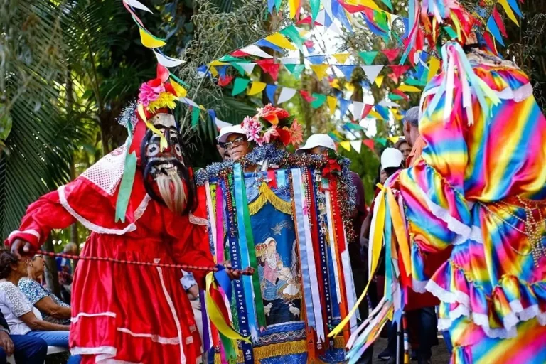 Grupos de Folia de Reis de Três Corações se Preparam para Celebrações Anuais.