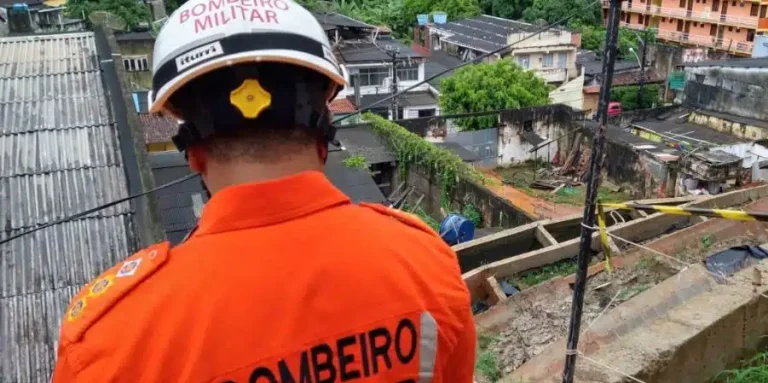 Corpo de Bombeiros Militar de Minas Gerais Alerta para Medidas de Segurança Durante o Período Chuvoso.