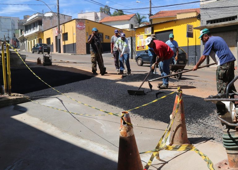 Equipe de Obras Conclui Reconstrução de Galeria Pluvial na Rua Dep. Carlos Luz.