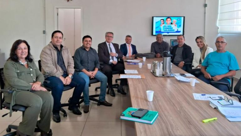 Secretarias Municipais e Servidores do PAV Recebem Visita de Auditores da Receita Federal em Três Corações.