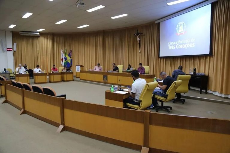 Câmara Municipal de Três Corações terá nova configuração em 2025 com aumento de cadeiras e renovação.