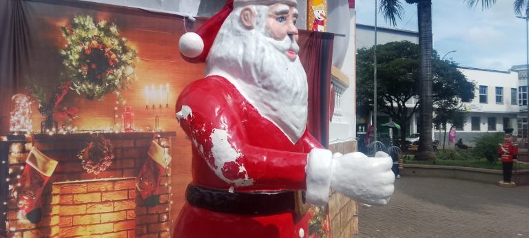 Vandalismo Compromete Decoração Natalina em Três Corações, MG.