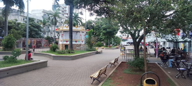 Dezembro Vermelho: CTA promove ação especial com testes rápidos e aula de dança na Praça Odilon Rezende Andrade.